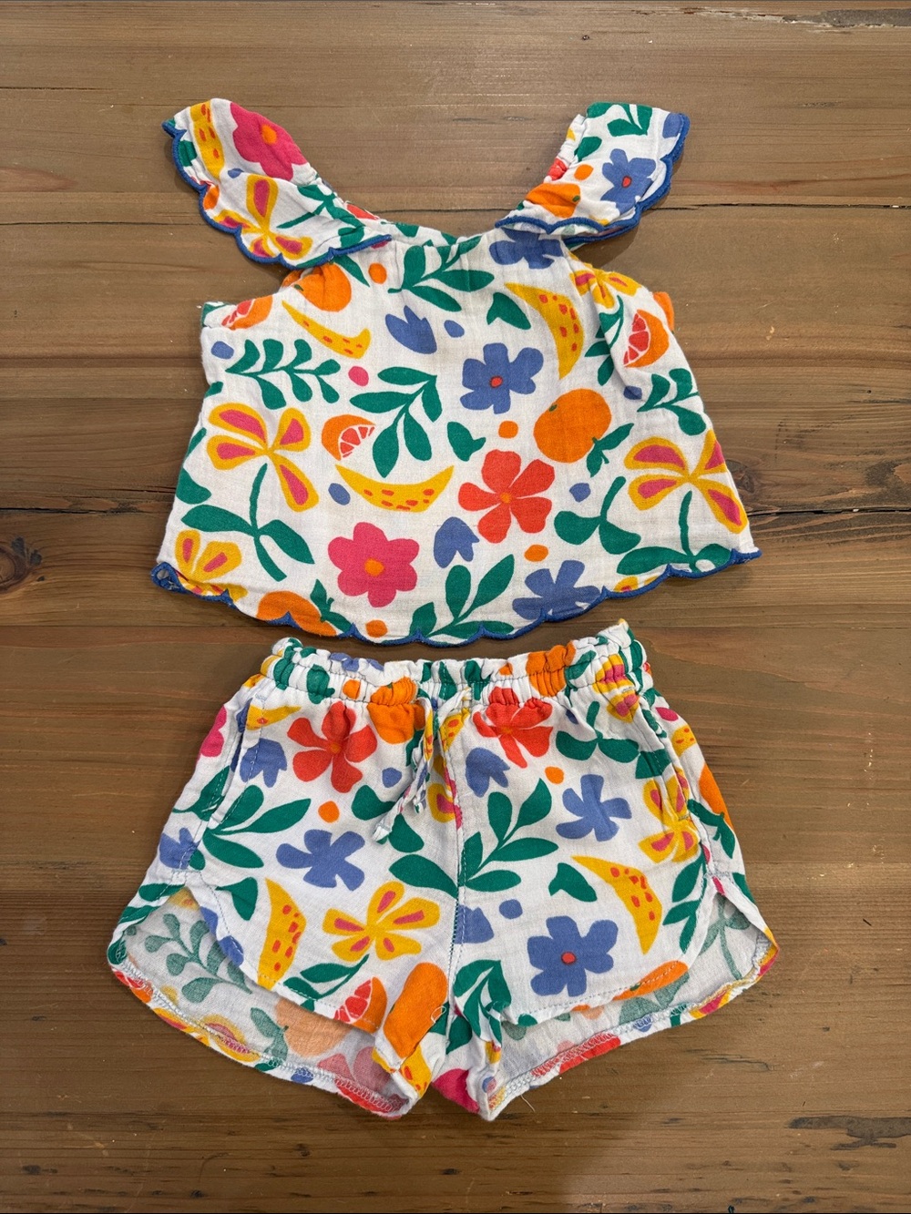 Old Navy White Floral Print Two-Piece Matching Set with Multicolor Flowers